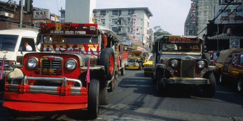 Jeepney di Kota Manila, Filipina.