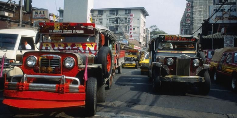 Jeepney di Kota Manila, Filipina.