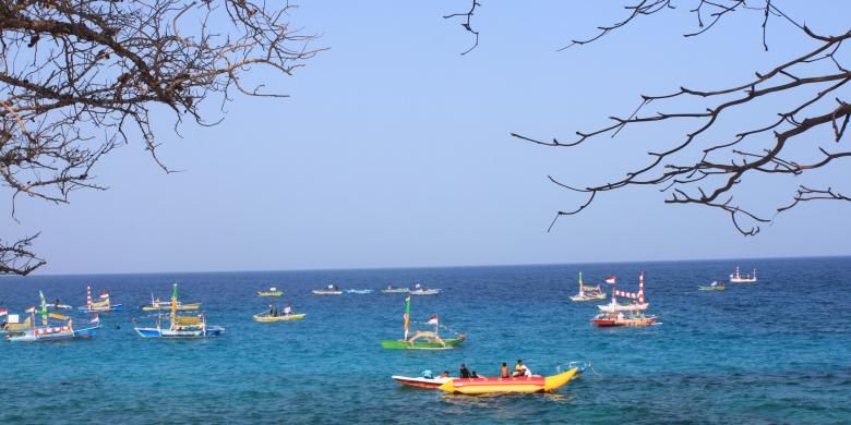 Perahu hias di Pantai Pal, Marinsow, Likupang Timur, Kabupaten Minahasa Utara. Pantai ini jadi tempat terselenggaranya Festival Bunaken 2015 dari 24 - 27 Oktober 2015.