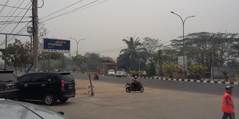 Kondisi Kota Palembang, Sumatera Selatan, diliputi kabut asap, Kamis (29/10/2015).