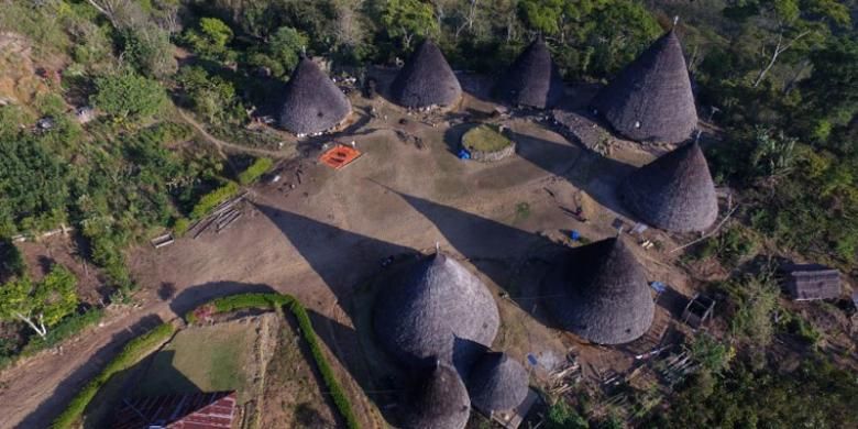 Desa Wae Rebo berada di barat daya kota Ruteng, Kabupaten Manggarai, Nusa Tenggara Timur.