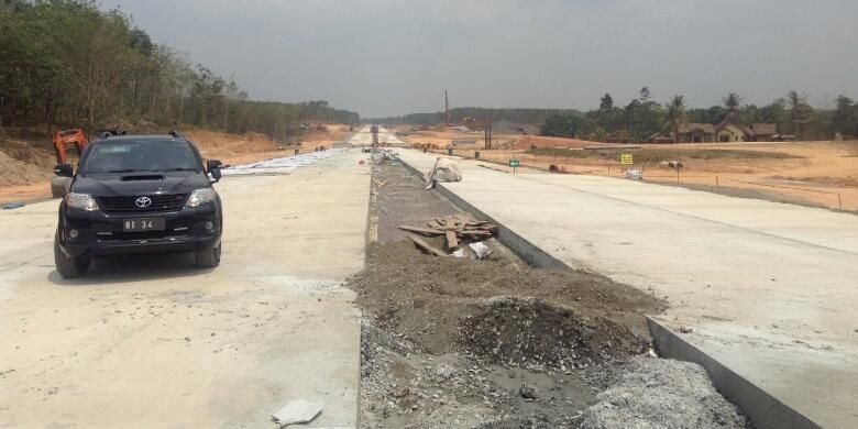 Proyek Jalan Tol Terbanggi Besar-Bakauheni, Lampung. Gambar diambil Jumat (6/11/2015).