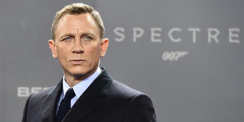 Sebuah foto yang dibikin pada 28 Oktober 2015 di Berlin, Jerman, memerlihatkan aktor Inggris Daniel Craig berpose untuk para fotografer dalam sebuah sesi foto untuk film baru James Bond, Spectre, yang disutradarai oleh Sam Mendes. 