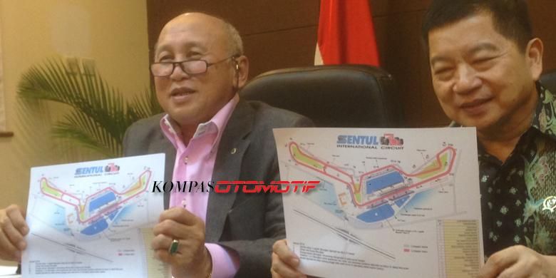 Direktur Sirkuit Sentul, Tinton Soeprapto dan Anggota Dewan Pertimbangan (Wantimpres) Presiden Suharso Monoarfa, menunjukan desain sirkuit Sentul yang baru.