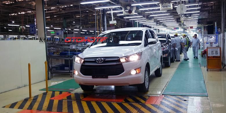 Produksi All-New Innova di pabrik Toyota Motor Manufacturing Indonesia (TMMIN) di Karawang I, Jawa Barat. 