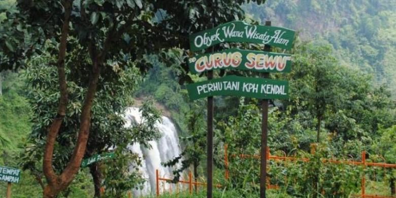 Taman wisata Curug Sewu, Kendal, Jawa Tengah.