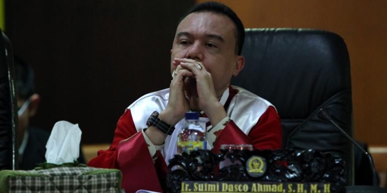 Wakil Ketua Mahkamah Kehormatan Dewan (MKD) Sufmi Dasco Ahmad saat mendengar keterangan Menteri Energi dan Sumber Daya Mineral Sudirman Said dalam sidang terbuka Mahkamah Kehormatan Dewan di Gedung Parlemen, Jakarta, Rabu (2/12/2015).