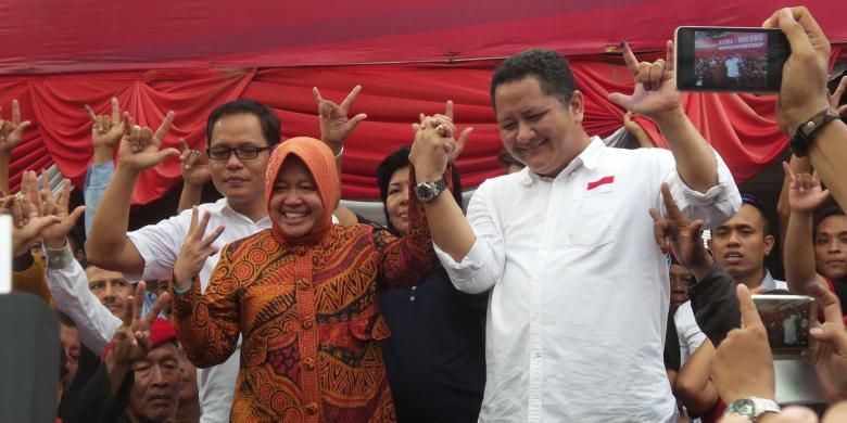 Pasangan calon Wali Kota dan Wakil Wali Kota Surabaya Tri Rismaharini dan Whisnu Sakti Buana mendatangi posko pemenangan di Jalan Kapuas 68, Surabaya, Rabu (9/12/2015).(Fabian Januarius Kuwado)