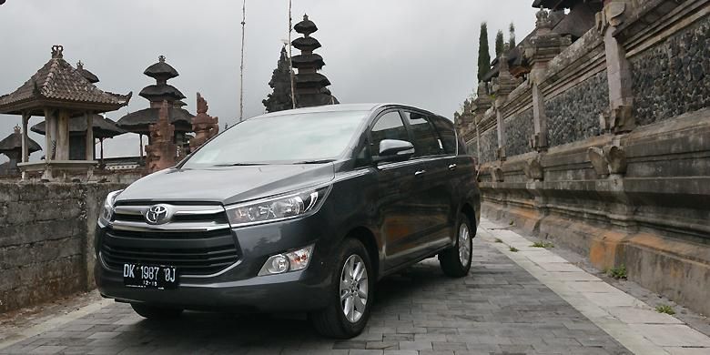 Toyota Innova generasi kedua yang hadir dengan beragam ubahan