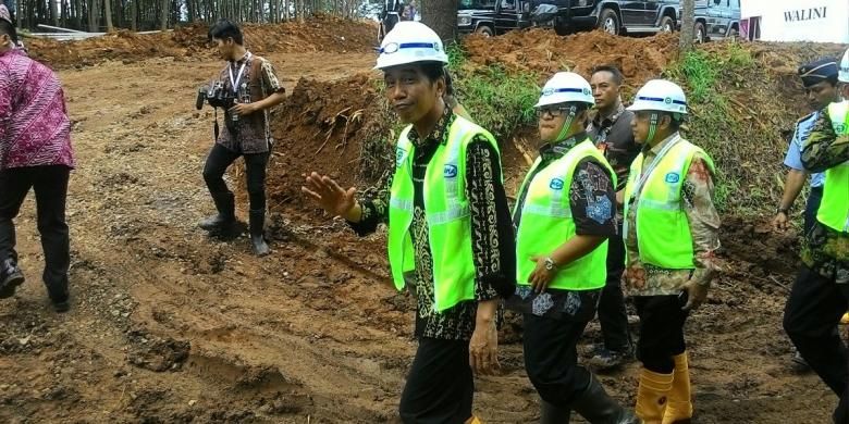 Presiden Joko WIdodo saat menghadiri groundbreaking proyek kereta ce[at, Jakarta-Bandung di Cikalong Wetan, Bandung, Kamis (21/1/2016).