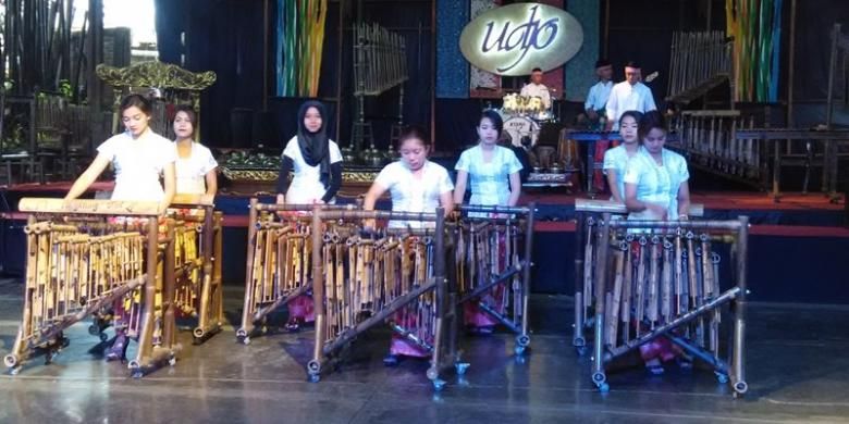 Salah satu pertunjukan di Saung Angklung Udjo (SAU) Bandung.