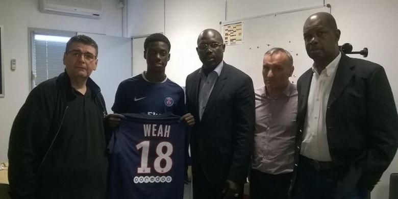 Striker PSG U-17, Timothy Weah, bersama sang ayah, George Weah.