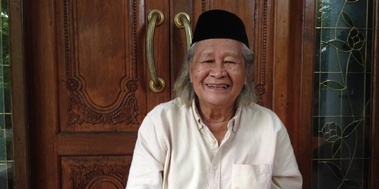 Budayawan Betawi Ridwan Saidi saat ditemui di kediamannya, Bintaro, Jakarta Selatan, Jumat (12/2/2016) siang. 


