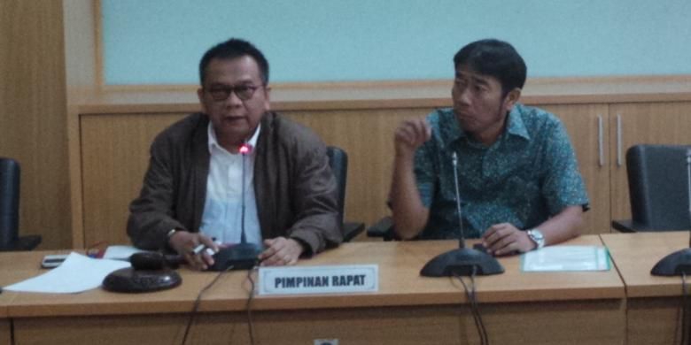 Wakil Ketua DPRD DKI Jakarta Abraham Lulung Lunggana (pakai kemeja hijau) dan Mohamad Taufik saat bertemu perwakilan warga Kalijodo di Gedung DPRD DKI Jakarta, Jumat (19/2/2016). 