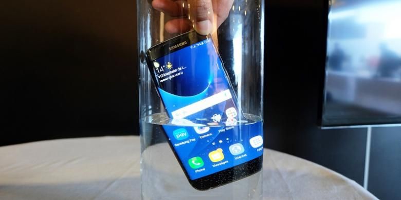 Samsung Galaxy S7 dan S7 Edge dilengkapi kemampuan anti air dengan spesifikasi IP68