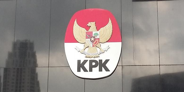 Logo Komisi Pemberantasan Korupsi di Gedung Baru KPK, Kuningan, Jakarta Selatan, Senin (22/2/2016).