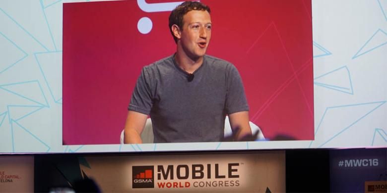 Pendiri Facebook Mark Zuckerberg menjadi salah satu pembicara di sesi keynote acara Mobile World Congress 2016 di Barcelona, Spanyol, Selasa (23/2/2016).