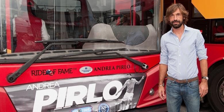 Andrea Pirlo saat menghadiri acara peresmian bus tur New York City FC, pada 22 September 2015.