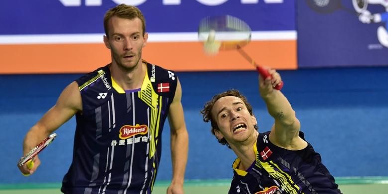Pasangan ganda putra Denmark, Mathias Boe (kanan)/Carsten Mogensen,