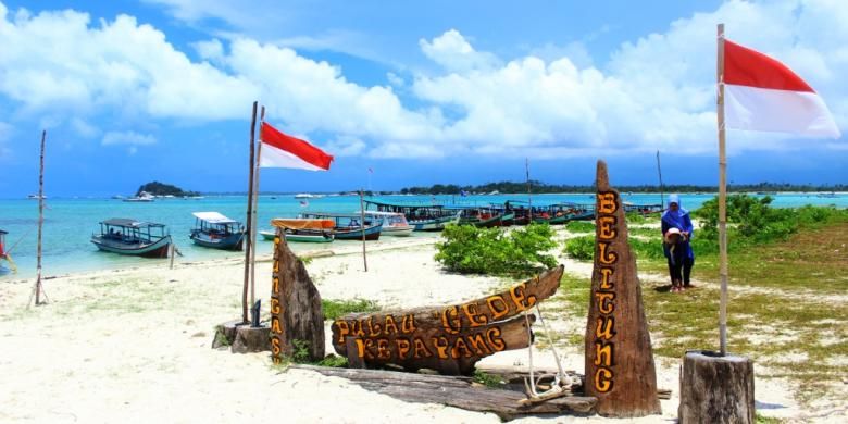 Pulau Kepayang merupakan pulau terbesar diantara gugusan pantai eksotik Belitung, sehingga disebut Pulau Gede atau Pulau Babi.