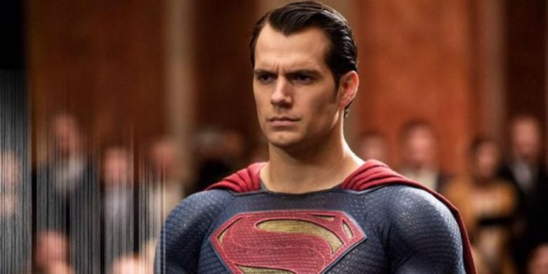 Aktor Henry Cavill berperan sebagai Superman/Clark Kent dalam film Batman v Superman: Dawn of Justice.