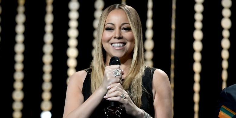 Mariah Carey tampil di Venice Family Clinic Silver Circle Gala 2016 di The Beverly Hilton Hotel, Beverly Hills, California, AS, pada Senin (7/3/2016) waktu setempat. 
