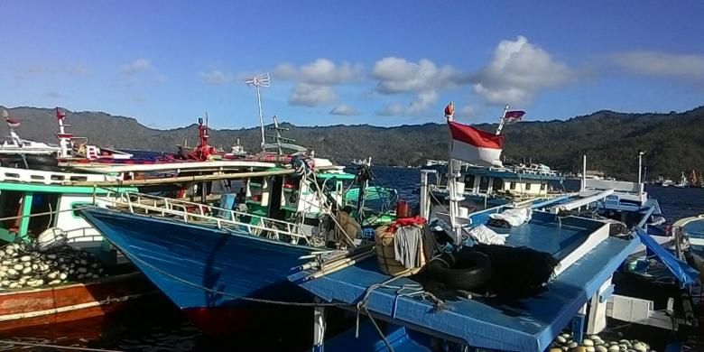 Kapal nelayan bersandar di Pelabuhan Perikanan Samudera Bitung Sulawesi Utara