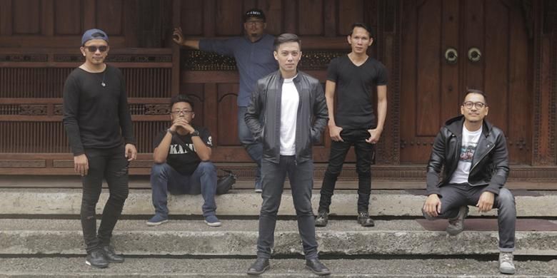 Grup band The Titans berpose di Bentara Budaya Jakarta, Rabu (23/3/2016). The Titans sedang mempromosikan single terbaru mereka berjudul Kamu.