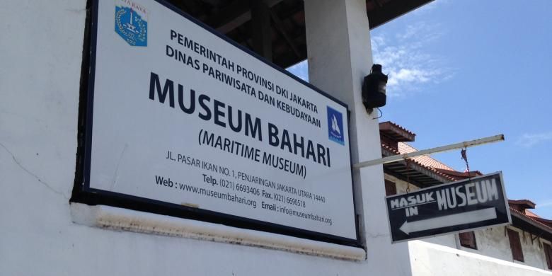 Tampak bangunan Museum Kebaharian yang berlokasi di Penjaringan, Jakarta Utara, Sabtu (2/4/2016). Bangunan ini dulunya merupakan gudang rempah yang digunakan VOC untuk menampung rempah-rempah yang didapat dari Nusantara. 








