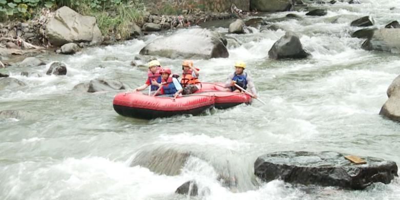 Arung Jeram di Taman Wisata Matahari, Puncak, Jawa Barat.