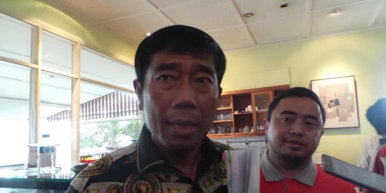 Wakil Ketua DPRD DKI Jakarta Abraham Lunggana alias Lulung saat ditemui di Warung Daun, Cikini, Jakarta Pusat, Sabtu (16/4/2016).