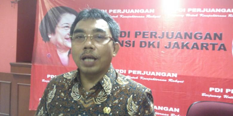 Wakil Ketua Badan Pemenangan Pemilu DPD PDI Perjuangan Gembong Warsono, di kantor DPD PDI Perjuangan DKI, di Tebet, Jakarta Selatan, Rabu (20/4/2016).