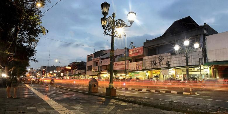 Trotoar di sisi timur Jalan Malioboro, Yogyakarta, Kamis (14/4/2016) petang.