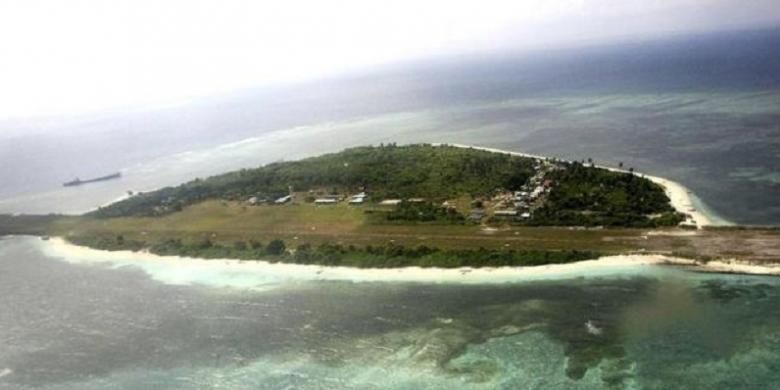 Pemandangan dari udara memperlihatkan Pulau Harapan (Hope Island) yang berada di gugus Kepulauan Spratly di wilayah sengketa Laut China Selatan.