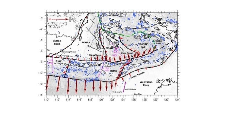 Sunda Banda Arc terbagiu menjadi tiga segmen, Jawa Timur, Sumba, dan Timor. Bagian utara dari Sunda Banda Arc terdapat segmen-segmen aktif yang saling berkesinambungan, salah satunya sesar Kendeng. 