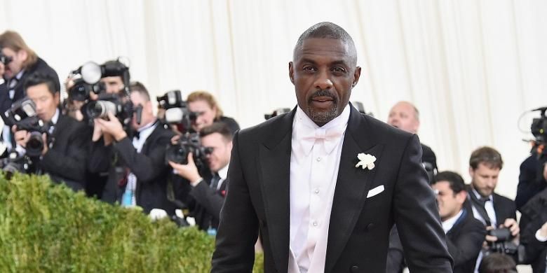 Idris Elba menghadiri perhelatan Manus x Machina: Fashion In An Age Of Technology Costume Institute Gala atau yang biasa disebut Met Gala di Metropolitan Museum of Art, New York, Senin (2/5/2016). 