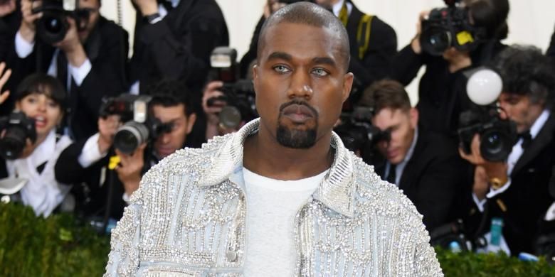 Kanye West menghadiri perhelatan Manus x Machina: Fashion In An Age Of Technology Costume Institute Gala atau yang biasa disebut Met Gala di Metropolitan Museum of Art, New York, Senin (2/5/2016). 