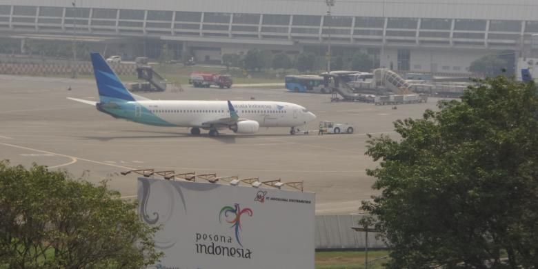 Pesawat Garuda Indonesia sedang push back di Bandara Soekarno-Hatta, Tangerang, Kamis (12/5/2016). 