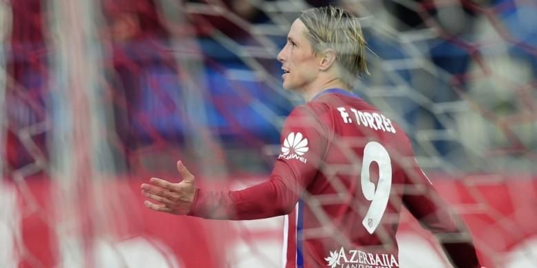 Fernando Torres mencetak satu gol saat Atletico Madrid menang 2-0 atas Celta Vigo di Vicente Calderon, Sabtu (14/5/2016). 
