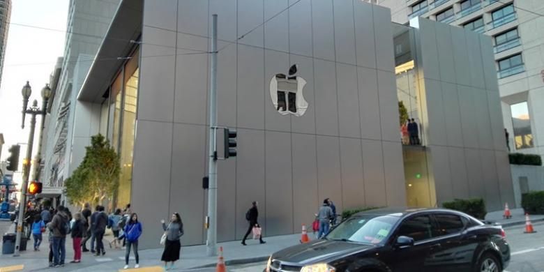 Sisi luar toko baru Apple di kota San Francisco, AS. Lokasinya berseberangan dengan taman Union Square