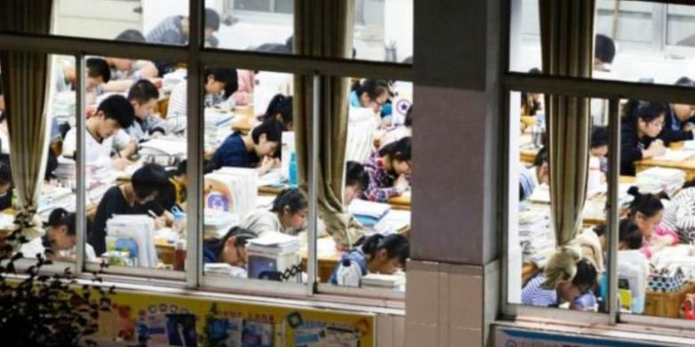 Ujian masuk perguruan tinggi atau gaokao digelar selama tiga hari di seluruh wilayah China.