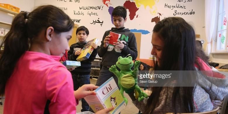 Anak-anak menghadiri Kelas Selamat Datang (Welcome Class), yang khusus untuk anak-anak imigran dan pengungsi di SD Leo-Lionni-Schule, 7 Januari 2016 di Berlin, Jerman. 