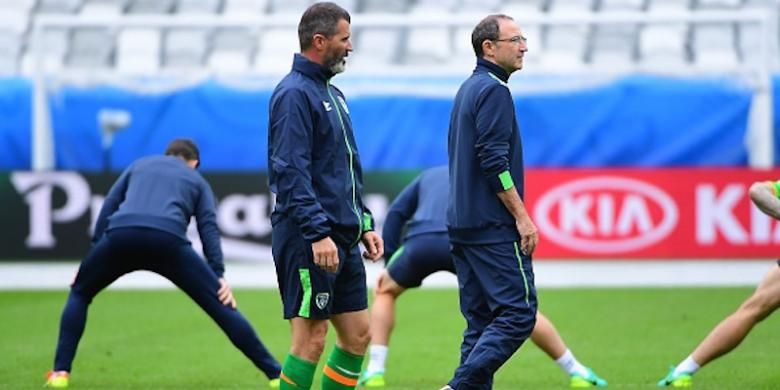 Roy Keane dan Martin ONeill mendampingi tim nasional Irlandia berlatih pada Piala Eropa 2016, Jumat (17/6/2016). 