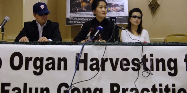 Praktisi Falun Gong mengadakan konferensi pers di Arlington, Virginia, mengenai panen organ (Dok.)