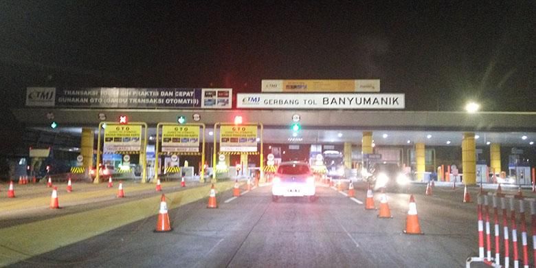 Gerbang tol Banyumanik pada ruas tol Semarang - Bawen