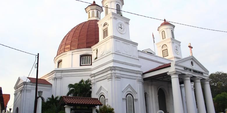 Gereja Blenduk, salah satu bangunan cagar budaya yang ada di Kota Lama Semarang. Bangunan ini selain sebagai salah satu wisata sejarah, juga masih beroprasi sebagai tempat ibadah.