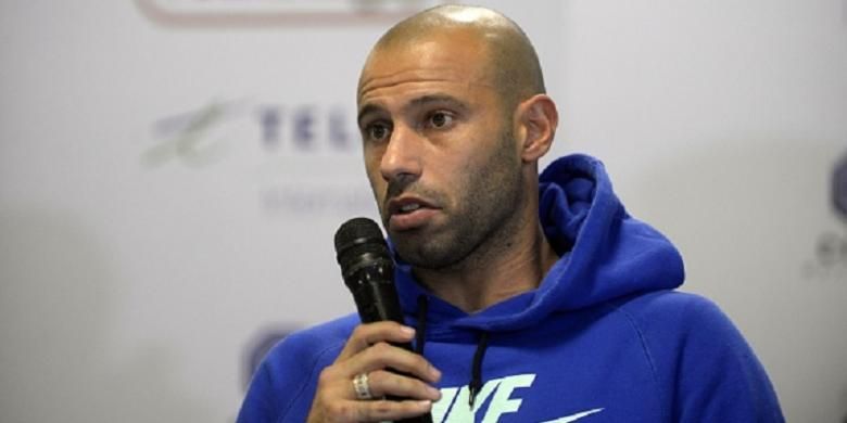 Javier Mascherano saat mempromosikan football-tennis di Guatemala, Sabtu (2/7/2016). 