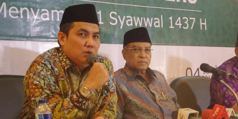 Sekretaris Jenderal PBNU Helmy Faishal Zaini saat memberikan keterangan penetapan hari raya Idul Fitri 2016, di gedung PBNU, Jakarta Pusat, Senin (4/7/2016).