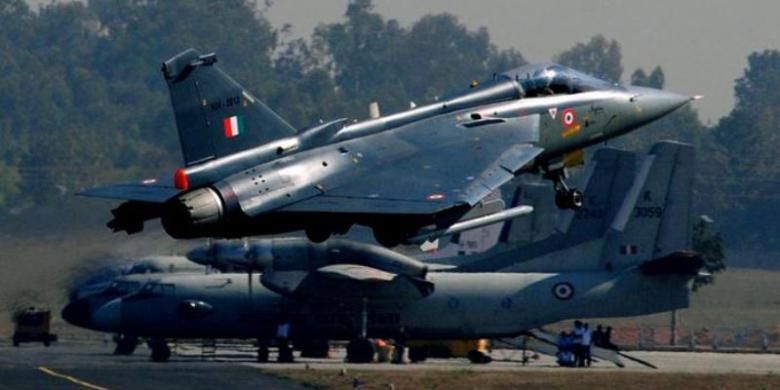 Jet tempur ringan buatan India, HAL Tejas.