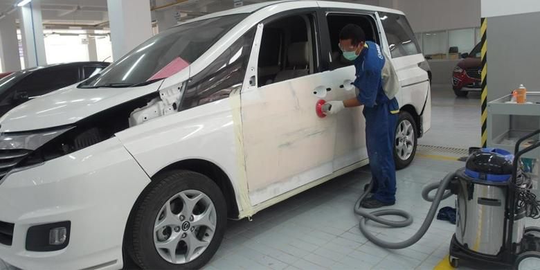 Bengkel Bodi dan Cat Mazda Cibubur yang diklaim paling besar di Indonesia.